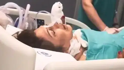 Tehdit edip, kefen gönderdiği eski eşini 8 yerinden bıçakladı