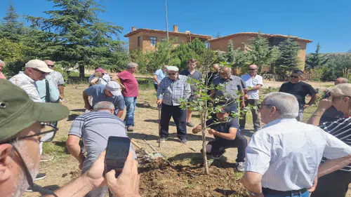 Emektar öğretmenin anısı Sonsuz Şükran Köyü'nde yaşayacak