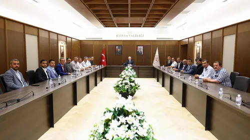 Vali Akın muhtarlarla mahallelerin sorunlarını görüştü