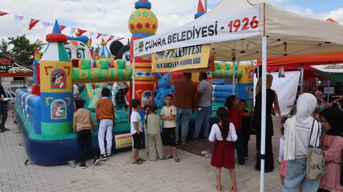 Konya'nın kavun kokulu festivalinde eğlence dorukta: Çocuklar doyasıya eğleniyor!