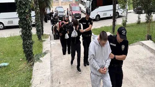‘Sokaklar Güvende’ operasyonundaki 53 şüpheliden 21’i adliyede
