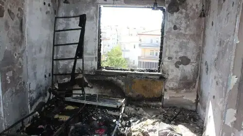 2 yaşındaki çocuk çakmakla oynarken evi yaktı