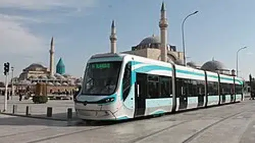 Konya’da tramvay seferlerine ağaç engeli!