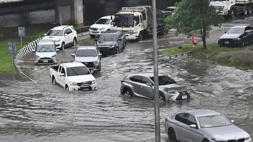 Bangkok'ta sel: Binlerce kişi tahliye edildi