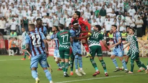 Konyaspor Trabzonspor mücadelesinde ilk 11'ler belli oldu