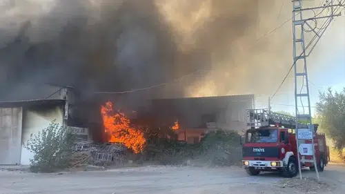 Ambalaj deposunda yangın çıktı