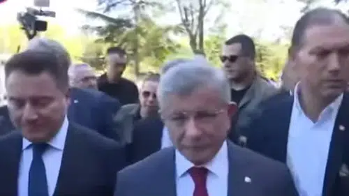 Konyalı ekip Ahmet Davutoğlu'na destek için Ankara Adliyesinde!