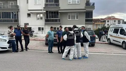 Boşanma aşamasındaki çift evlerinde ölü bulundu