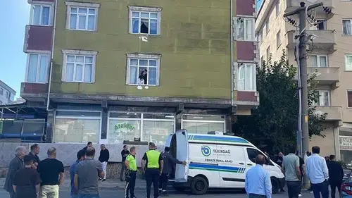Tartıştığı eşini öldürüp, sabaha kadar başında bekledi