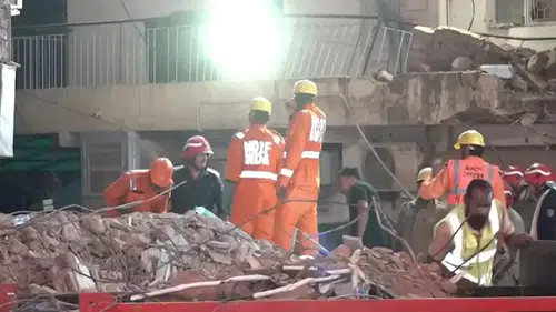 Hindistan'da çöken öğrenci yurdunda hayatını kaybedenlerin sayısı 6'ya yükseldi