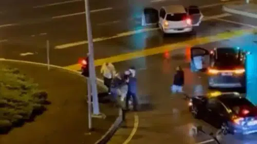 Kazaya karışanlar, sürücüyü darbetti