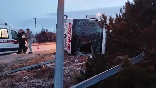 Yolcu otobüsü devrildi: 12 yaralı