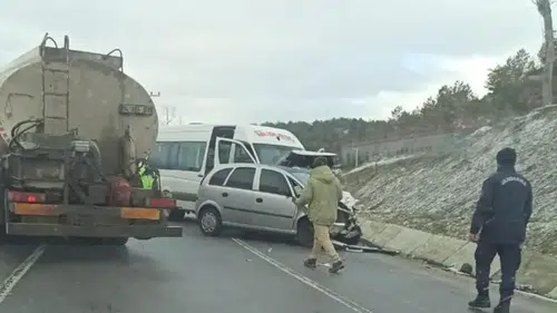 Otomobil ile minibüs çarpıştı; 1 ölü