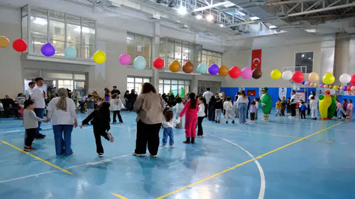 Üniversiteliler Kış Şenliği’nde üçüncü gününde yoğun ilgi