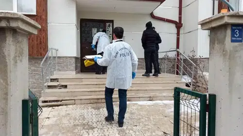 Yalnız yaşadığı evinde ölü bulundu