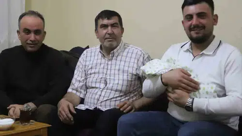 Konya'da "Merhaba Bebek Projesi" kapsamında bir aileye ziyaret yapıldı