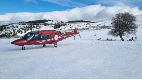 Kayak yaparken ayağı kırıldı, ambulans helikopterle hastaneye kaldırıldı