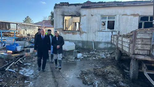 Konya'da ev yangını: Belediye ekipleri sahada!