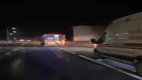 İşçi servis minibüsüyle hafif ticari araç çarpıştı: 1 ölü, 14 yaralı