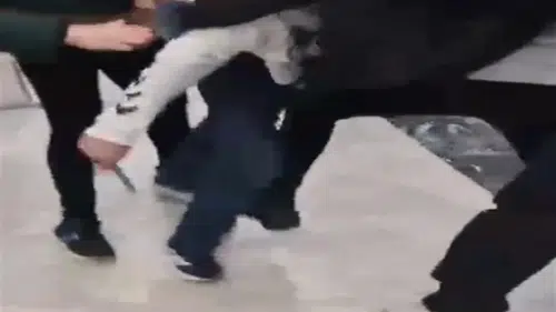 Alışveriş merkezinde bıçaklı kavga:1 yaralı