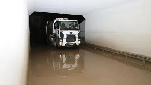 Konya ilçesinde yağış sonrası alt geçitler tıkandı!
