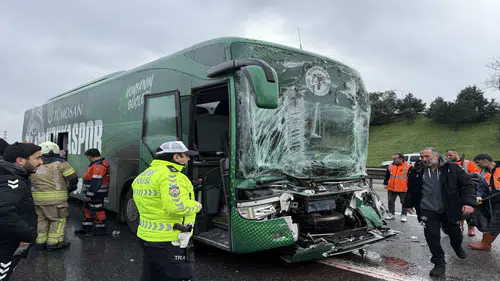 Konyaspor Takım otobüsü kamyon ile çarpıştı