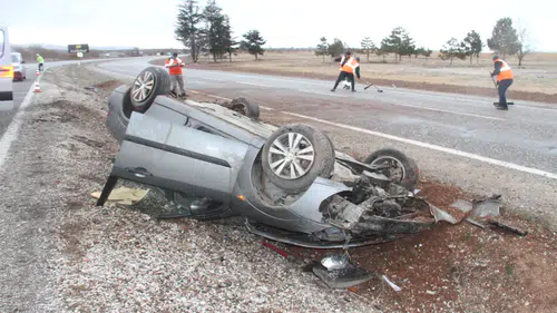Konya'da devrilen otomobildeki 6 kişi yaralandı