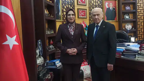 Konyalı kadın MYK Üyesi, Konya raporunu MHP liderine sundu