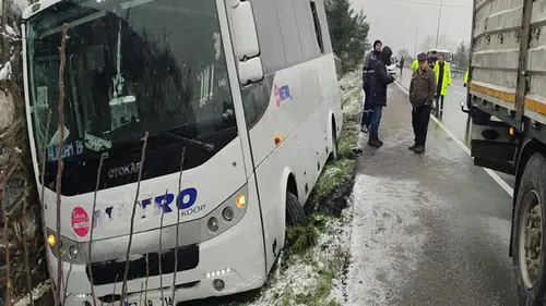 Otobüs, yol kenarındaki kazazedelere çarptı; 1 ölü, 3 yaralı