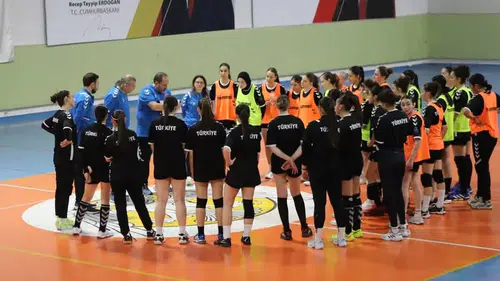 Hentbol kız milli takım kampı Konya’da başladı