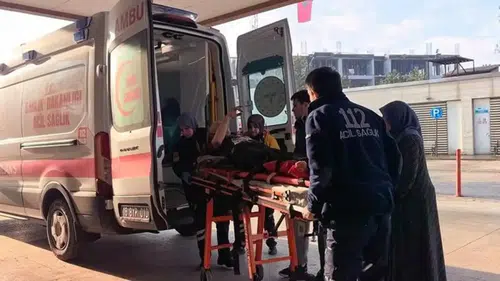 Demirlerin altında kalan işçi yaralandı