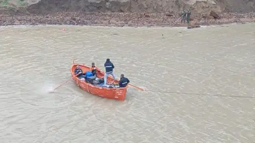 Türk gemisi karaya oturdu
