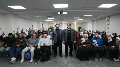 Yazar Halit Bekiroğlu Lima’da öğrencilerle bir araya geldi