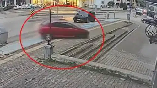 Direksiyon dersinde kaldırıma çıktı