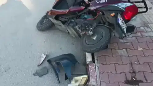 Otomobille çarpışan motosikletin sürücüsü yaralandı