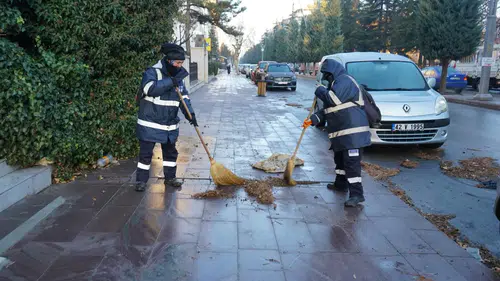 Konya Belediyesi temizlikte vites yükseltti: Her mahallede ekip var!