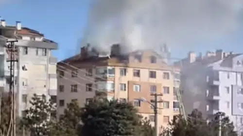 Konya'da apartman yangınında mahsur kalan anne ve iki çocuğu kurtarıldı