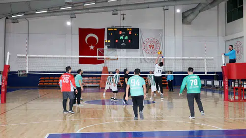 Karatay’da birimler arası voleybol turnuvası başladı