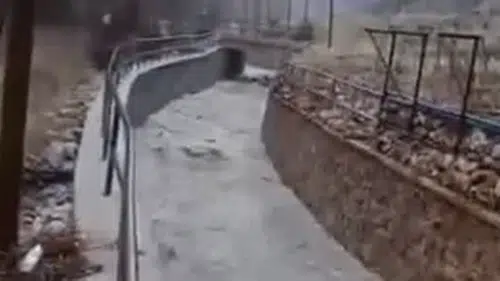 Konya'da susuzlukla mücadele eden ilçenin dere yatakları coştu!