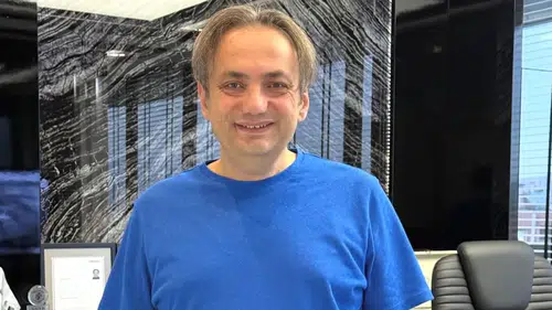 ÖZGÜR ÇETİNKAYA’NIN YÜZÜ GÜLÜYOR