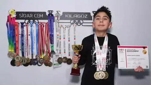 11 yaşındaki Sidar, dünya birincisi oldu