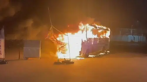 Yolcu otobüsü alev alev yandı