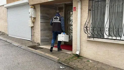 Yalnız yaşadığı evinde ölü bulundu
