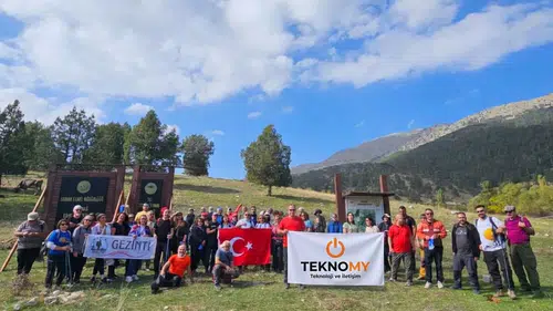 Konya’da 67 kişi dumanlı Keldağ’ın zirvesine çıktı!