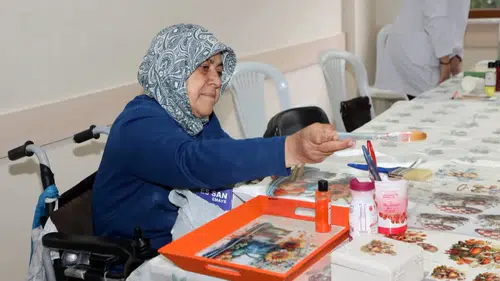 Konya KOMEK’te fırçalar konuşuyor!