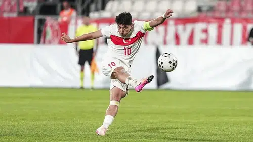 Emirhan İlkhan ve Yusuf Akçiçek, A Milli Futbol Takımı'nın aday kadrosuna alındı