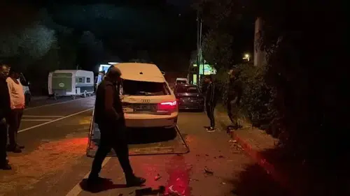 Otomobil park halindeki 6 araca çarptı: 3 yaralı