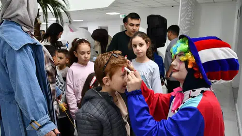 Konya'da çocukların neşesi salona sığmadı!