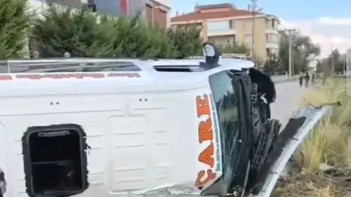 Konya’da korkutan kaza: Öğrencileri taşıyan servis minibüsü devrildi