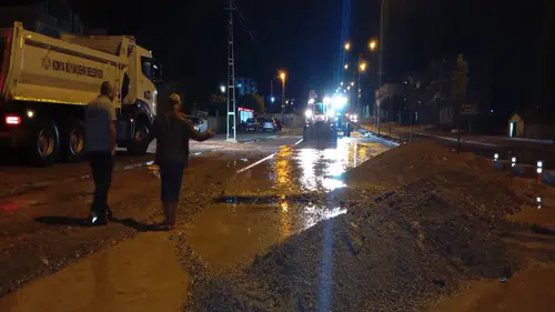 Yunak ‘ta sağanak yağış hayatı durma noktasına getirdi
